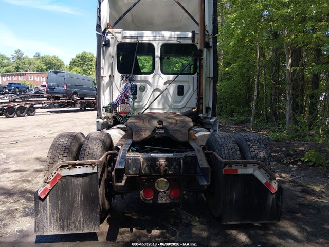 Freightliner Cascadia 113