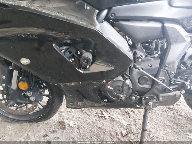 Yamaha Yzfr7