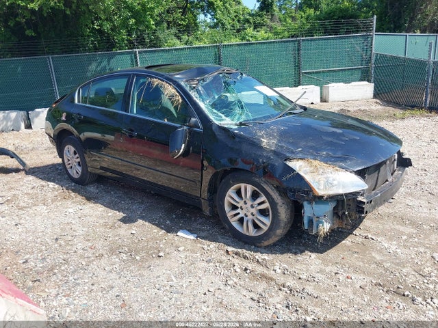 Salvage Nissan Altima Image