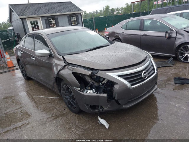 Salvage Nissan Altima Image