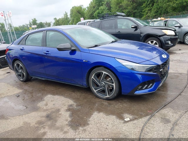 Salvage Hyundai ELANTRA Image