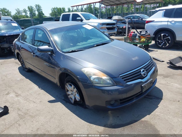Salvage Nissan Altima Image