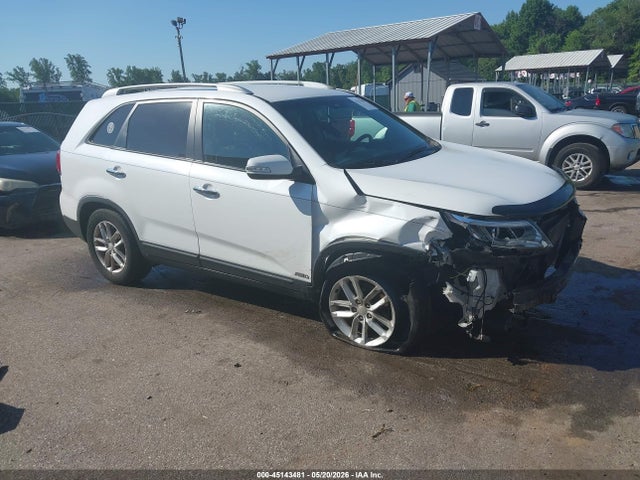 Salvage Kia Sorento Image