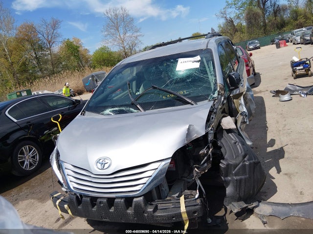 Toyota Sienna Le 8 Passenger