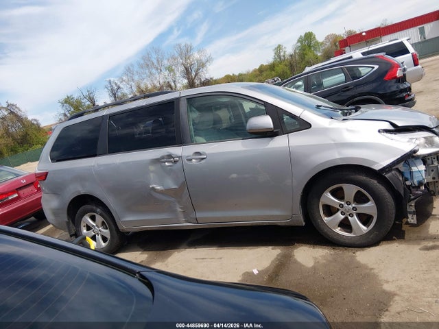 Toyota Sienna Le 8 Passenger
