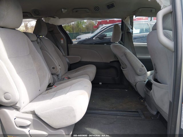 Toyota Sienna Le 8 Passenger