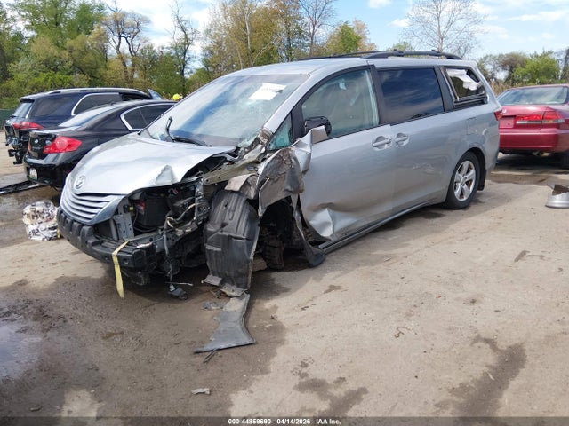 Toyota Sienna Le 8 Passenger
