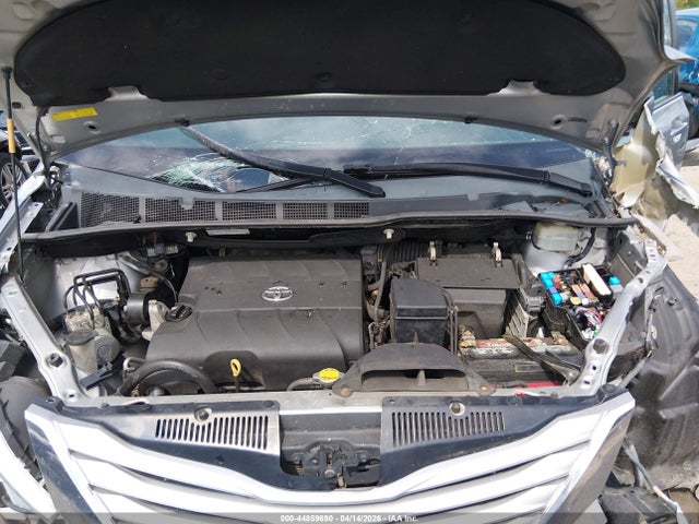 Toyota Sienna Le 8 Passenger