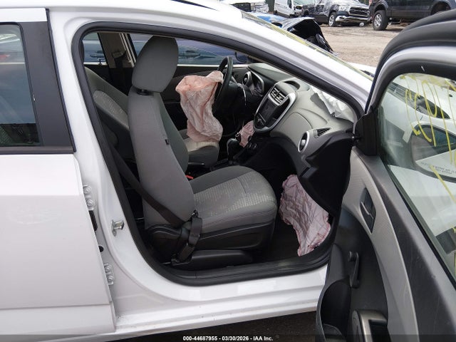 Chevrolet Sonic Fwd  1fl 5-door