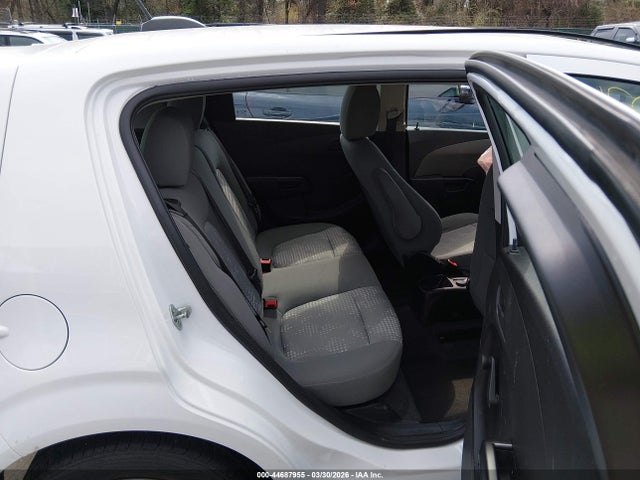 Chevrolet Sonic Fwd  1fl 5-door
