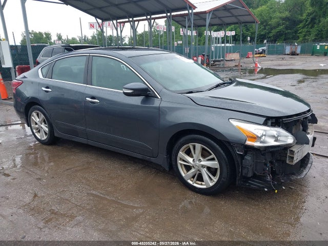 Salvage Nissan Altima Image