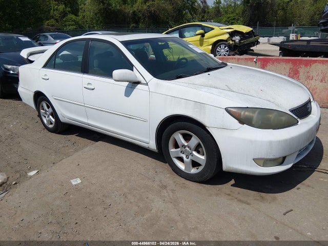 Salvage Toyota Camry Image