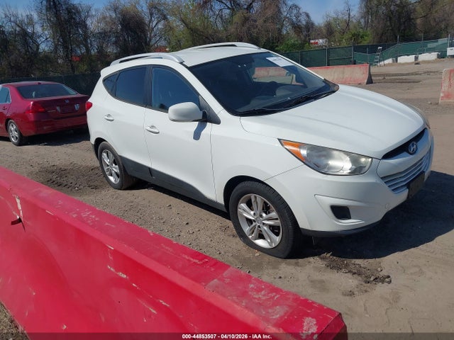 Salvage Hyundai TUCSON Image