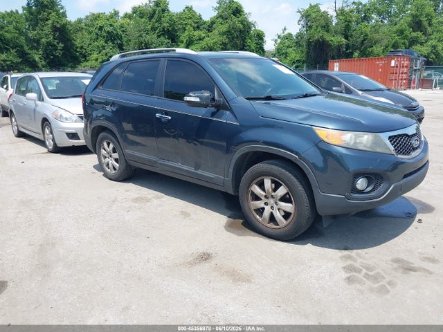 Salvage Kia Sorento Image
