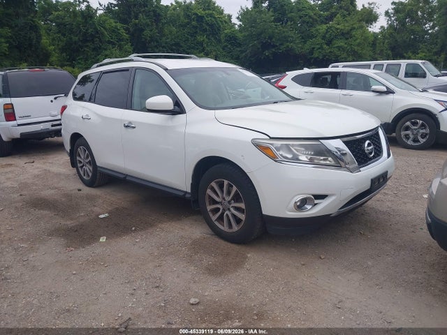 Salvage Nissan Pathfinder Image