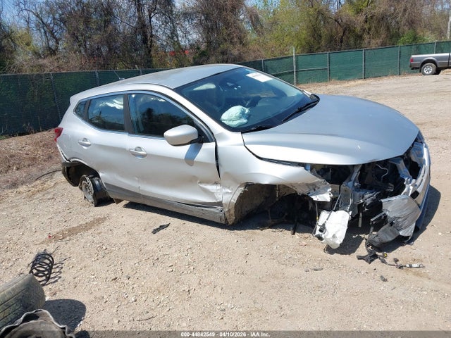 Salvage Nissan Rogue Image