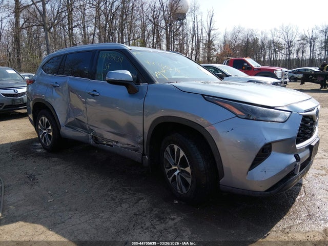 Salvage Toyota Highlander Image
