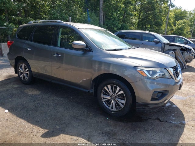 Salvage Nissan Pathfinder Image