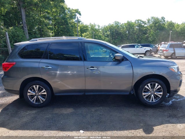 Nissan Pathfinder S