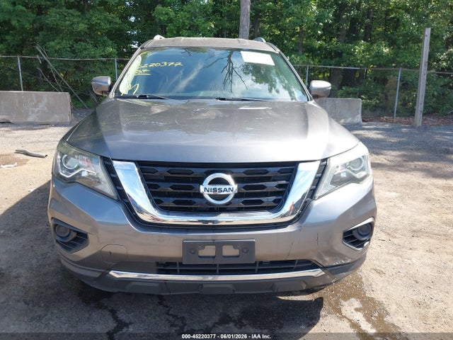 Nissan Pathfinder S