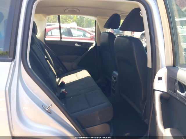 Volkswagen Tiguan S
