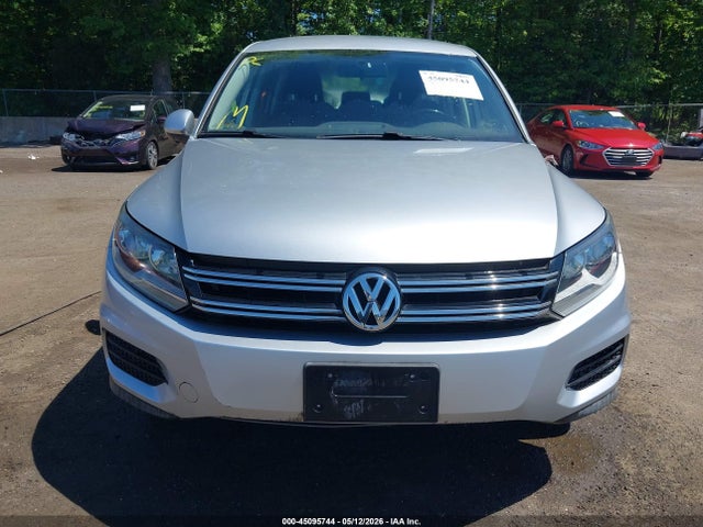 Volkswagen Tiguan S
