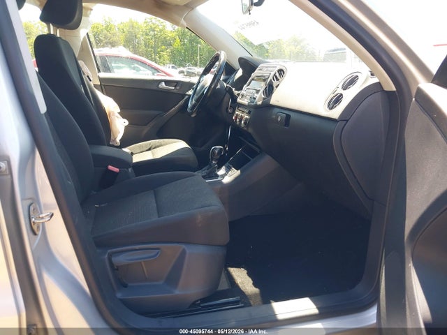 Volkswagen Tiguan S