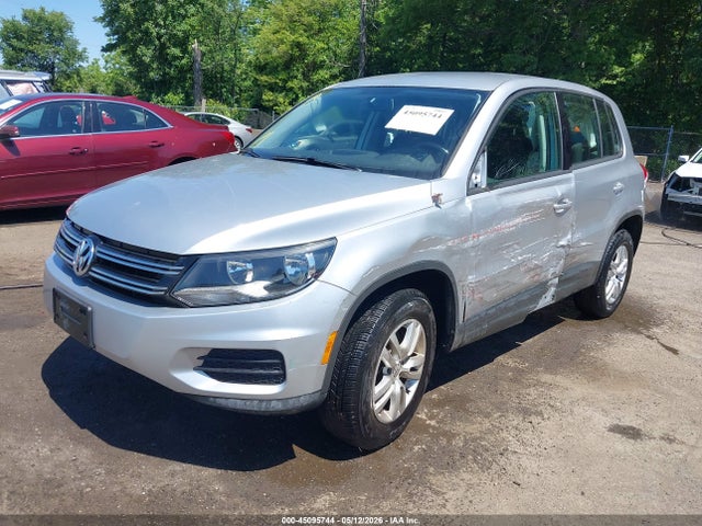 Volkswagen Tiguan S