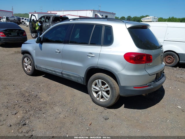 Volkswagen Tiguan S