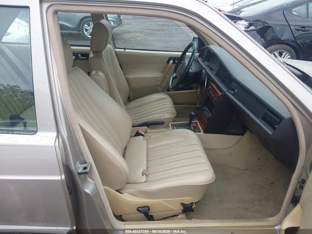 Mercedes-Benz 190 E 2.3