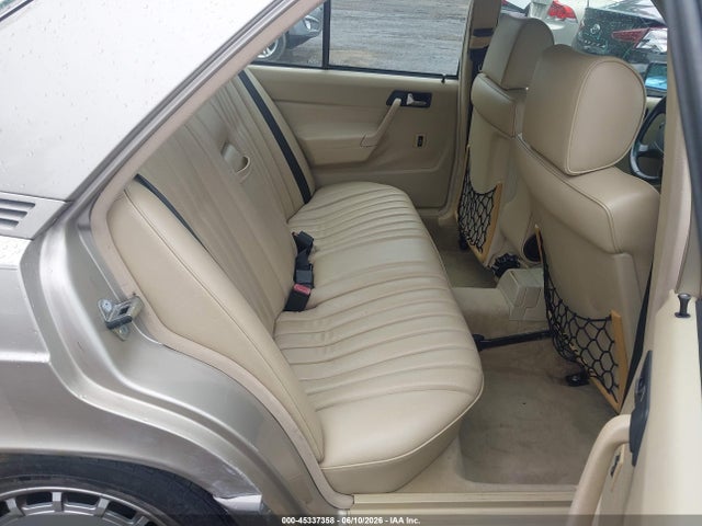 Mercedes-Benz 190 E 2.3