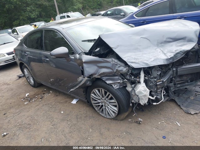 Salvage Lexus Es Image