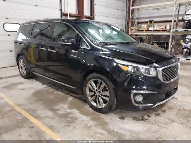 Salvage Kia Sedona Image