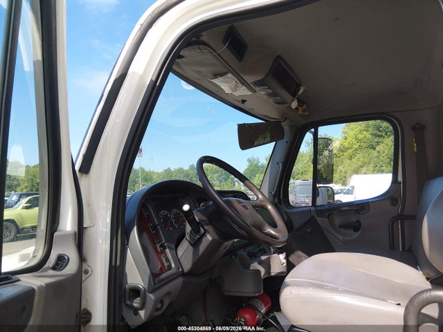 Freightliner M2 106