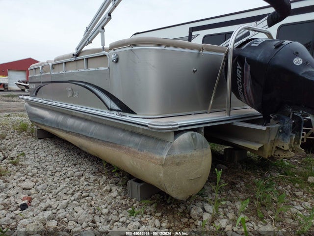 Tahoe Pontoon 21