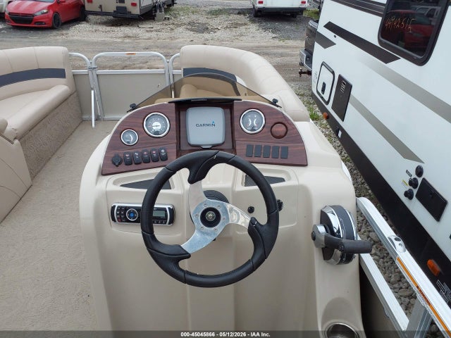 Tahoe Pontoon 21