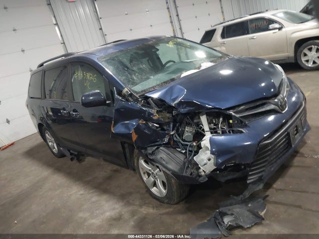 Toyota Sienna Le