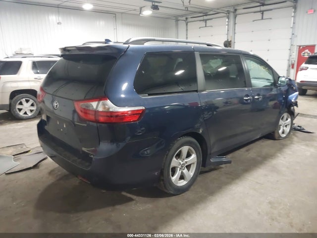Toyota Sienna Le