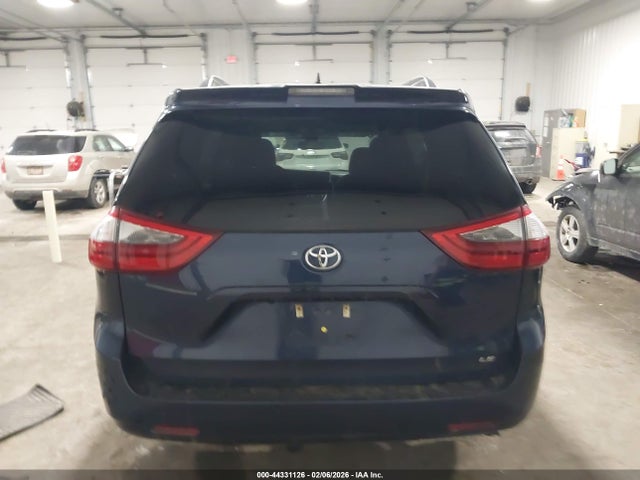 Toyota Sienna Le