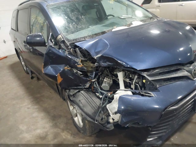 Toyota Sienna Le