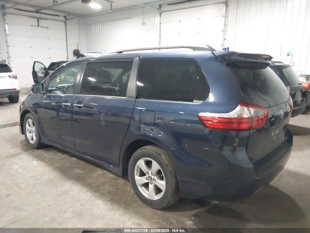 Toyota Sienna Le