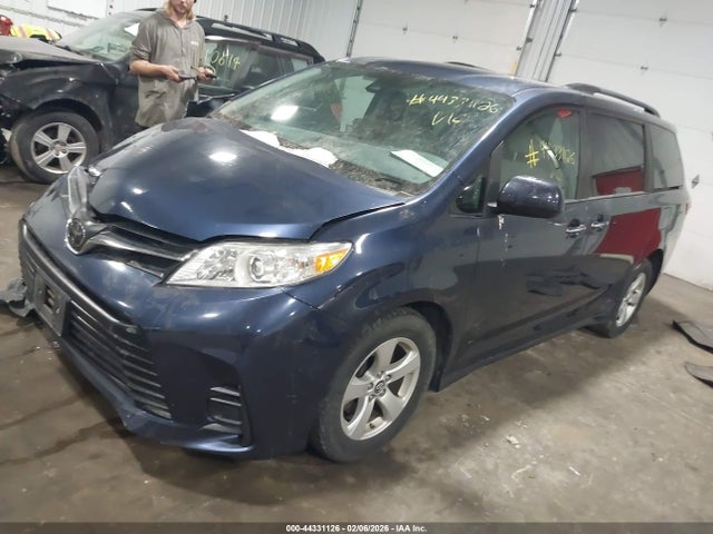 Toyota Sienna Le