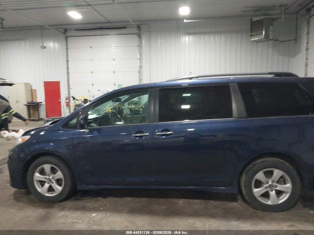 Toyota Sienna Le