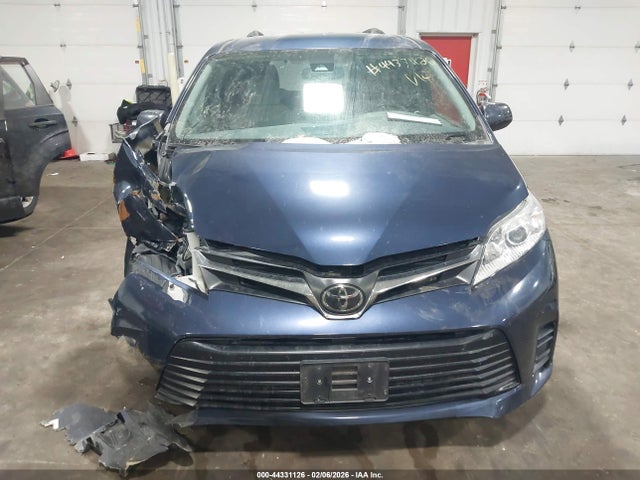 Toyota Sienna Le