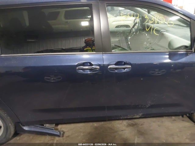Toyota Sienna Le