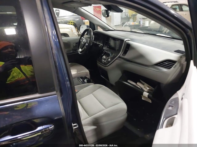 Toyota Sienna Le