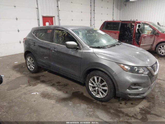 Salvage Nissan Rogue Image