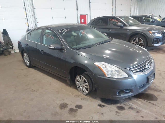 Salvage Nissan Altima Image
