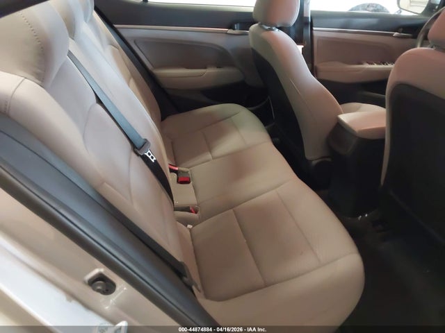 Hyundai ELANTRA Sel