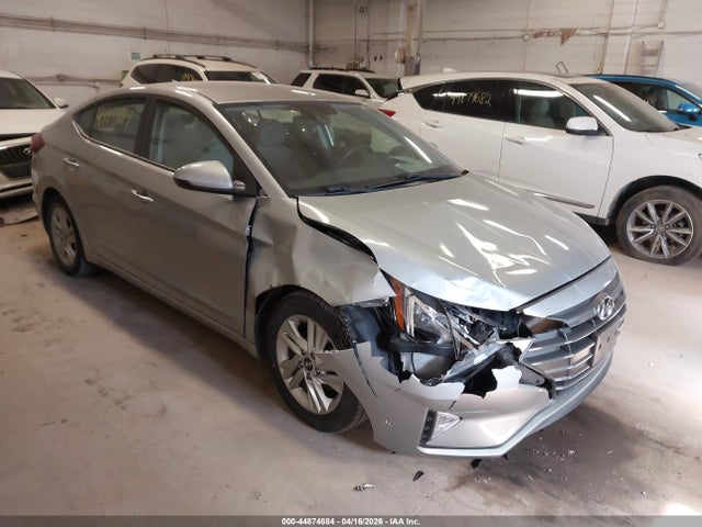 Salvage Hyundai ELANTRA Image